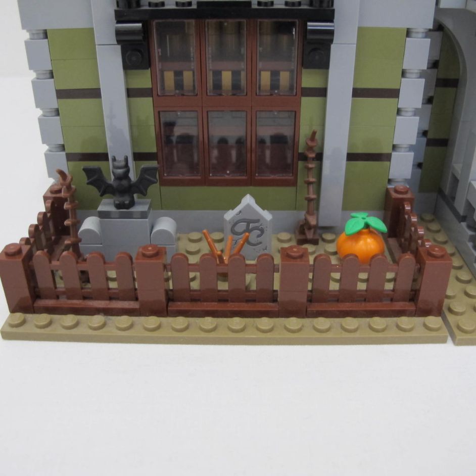 Haunted House. Complete with instructions, no box