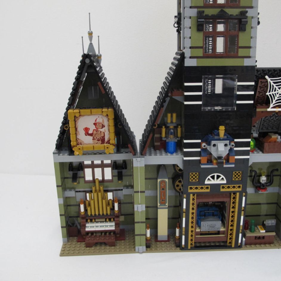 Haunted House. Complete with instructions, no box