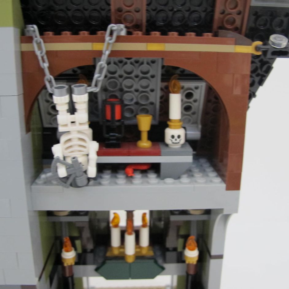 Haunted House. Complete with instructions, no box