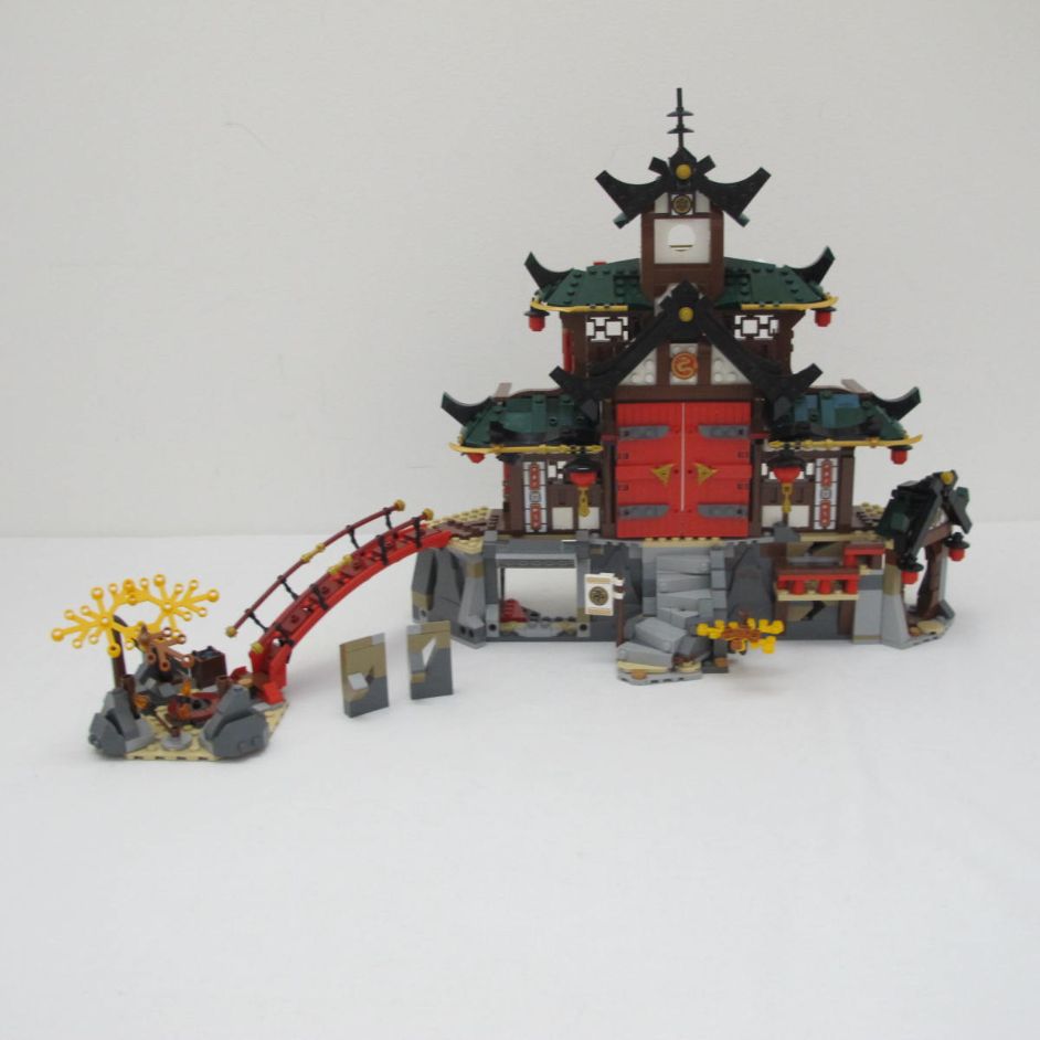 Ninja Dojo Temple. Complete with instructions, no box