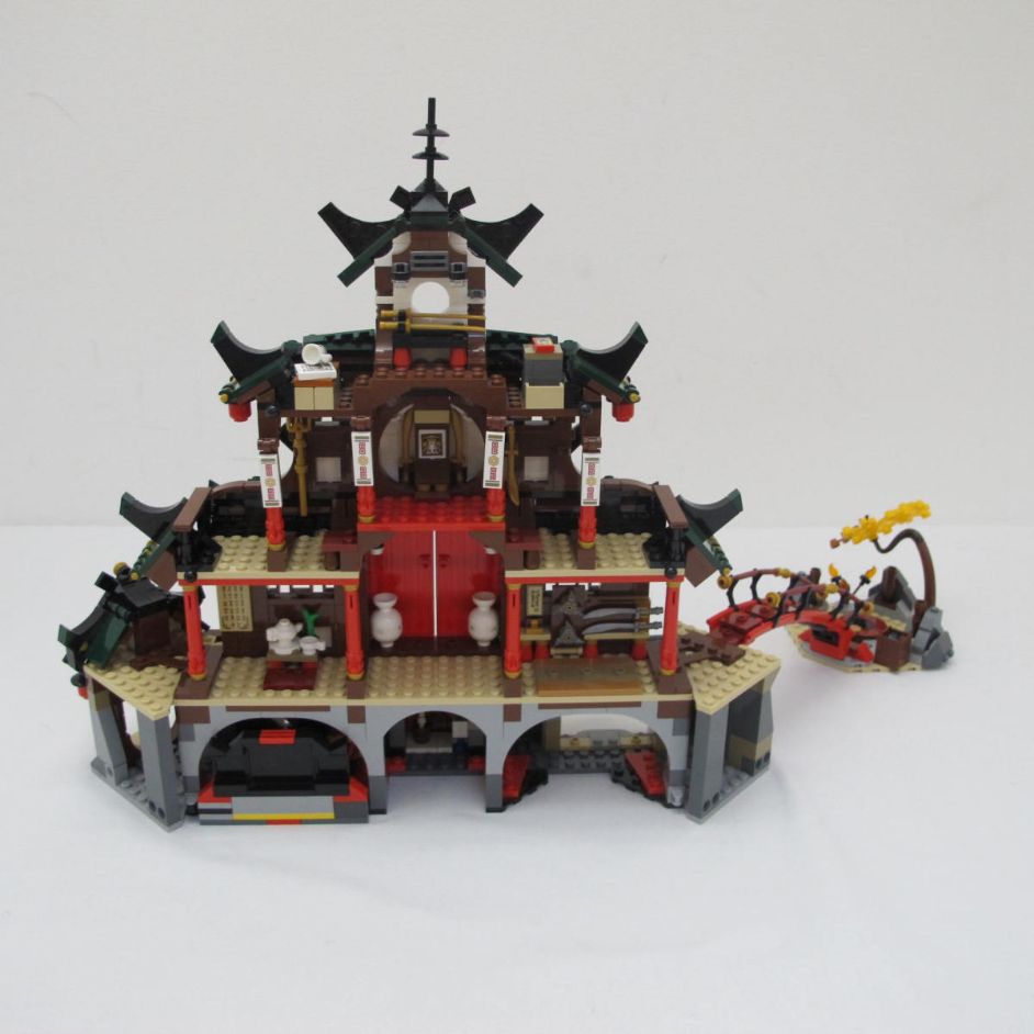 Ninja Dojo Temple. Complete with instructions, no box