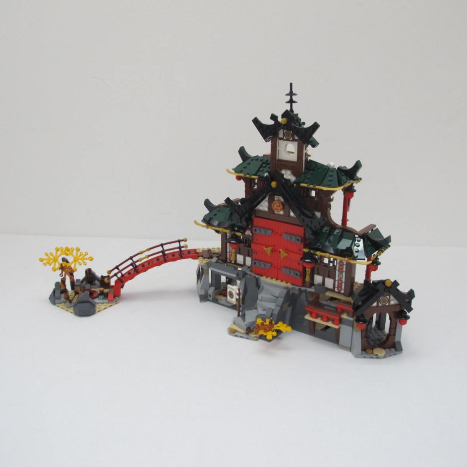 Ninja Dojo Temple. Complete with instructions, no box