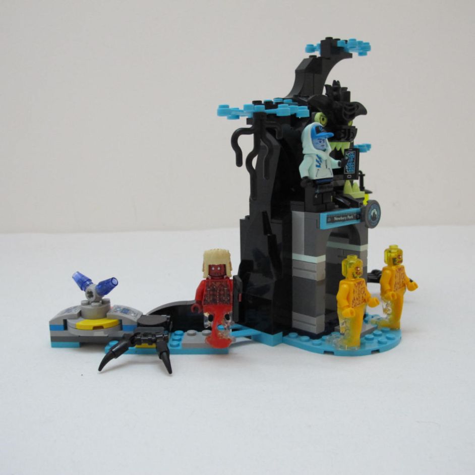 Welcome to the Hidden Side. Complete without instructions and box