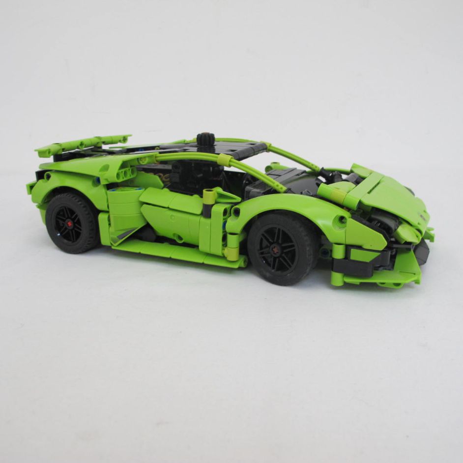 Lamborghini Huracán Tecnica. Complete with instructions, no box