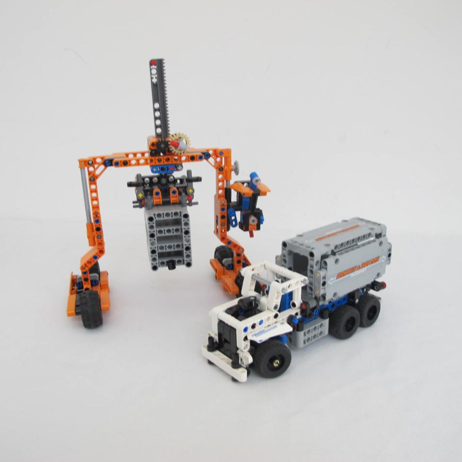 Container Yard. Complete with instructions, no box