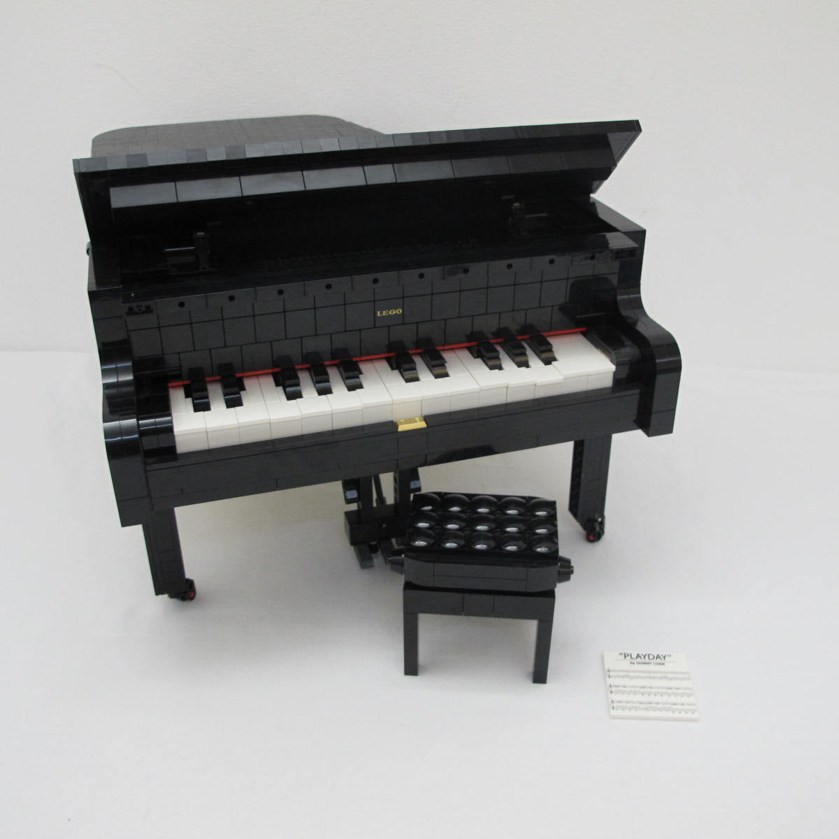 Grand Piano. Complete with instructions, no box