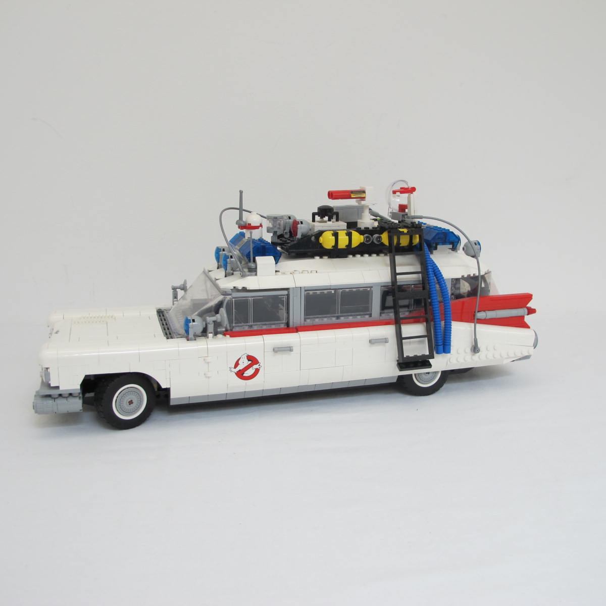 Ghostbusters ECTO-1. Complete with instructions, no box
