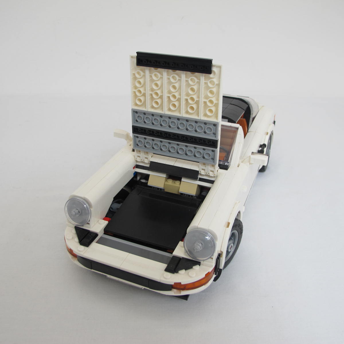 Porsche 911. Complete with instructions, no box