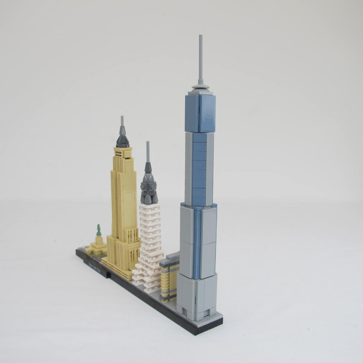 New York City. Complete without instructions and box