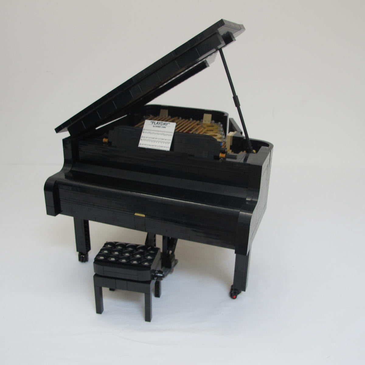 Grand Piano. Complete with instructions and box