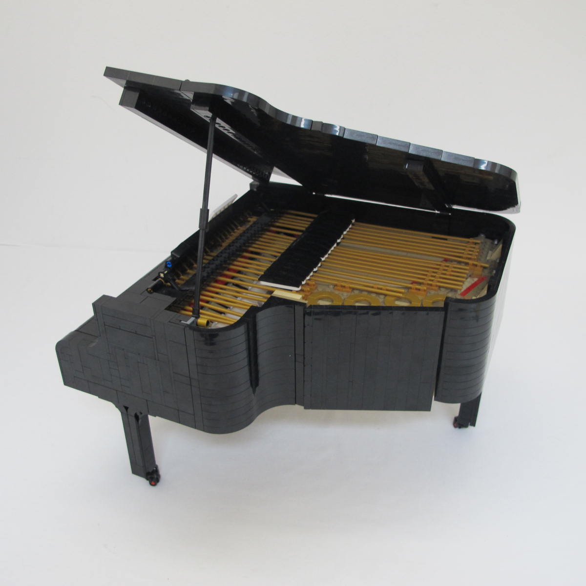 Grand Piano. Complete with instructions and box