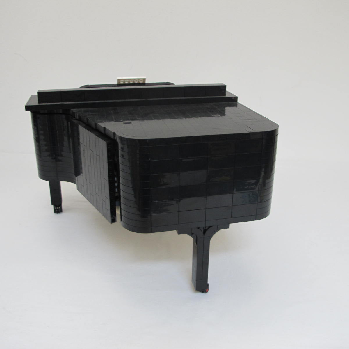 Grand Piano. Complete with instructions and box