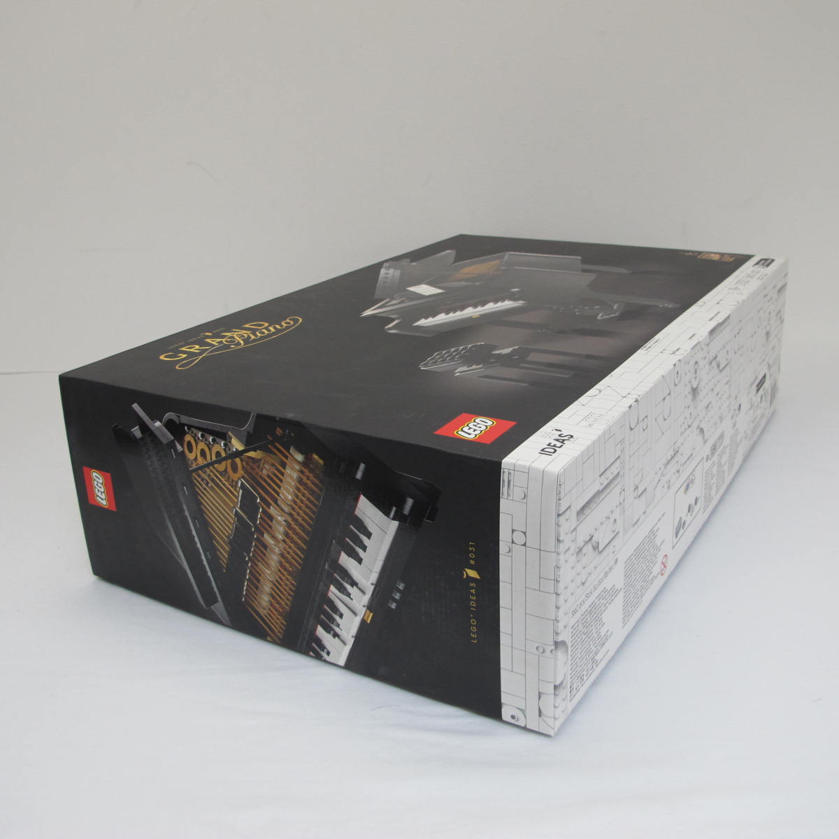 Grand Piano. Complete with instructions and box