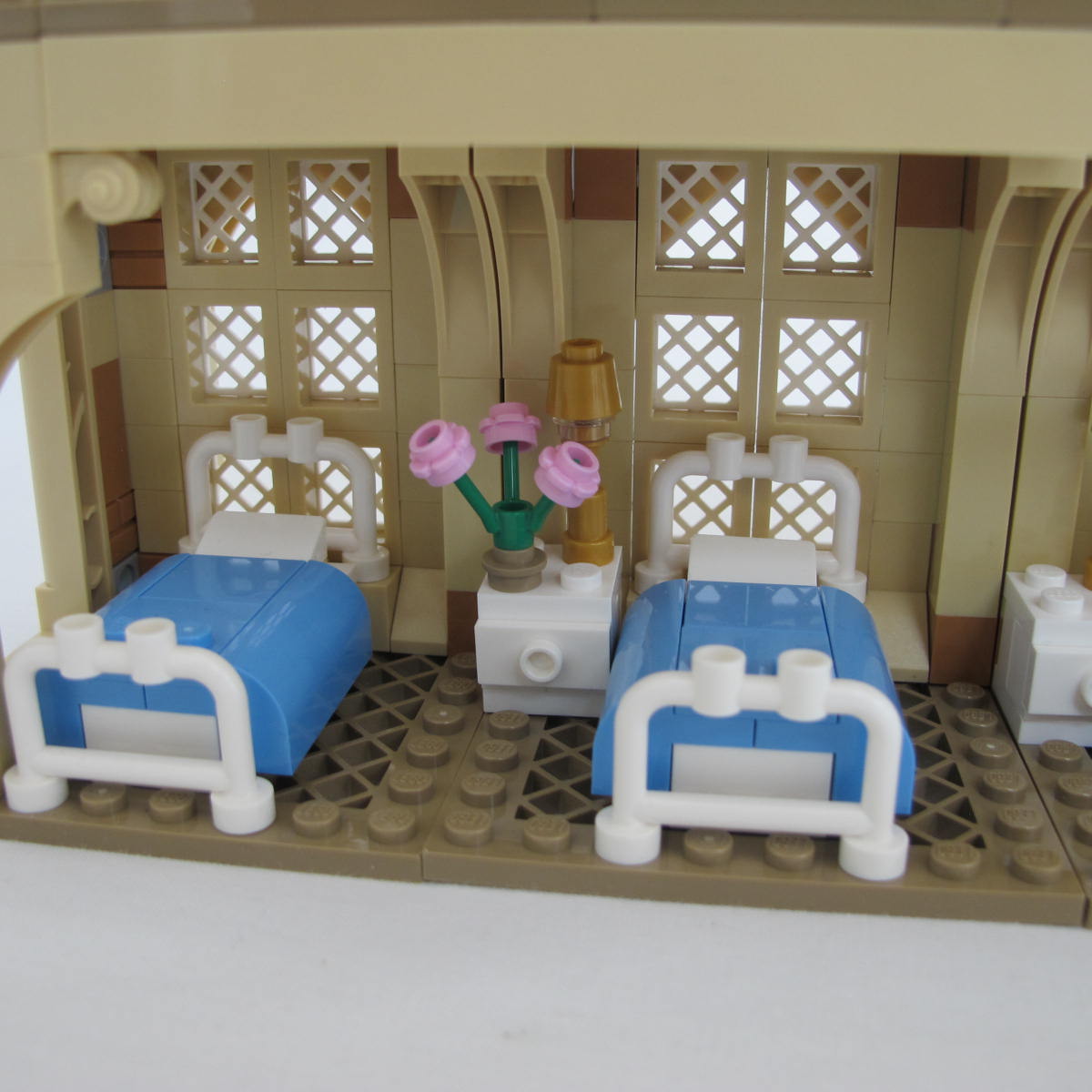 Hogwarts Hospital Wing. Complete with instructions and box
