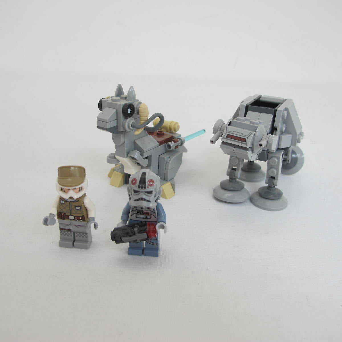AT-AT vs Tauntaun Microfighters. Complete with instructions and box