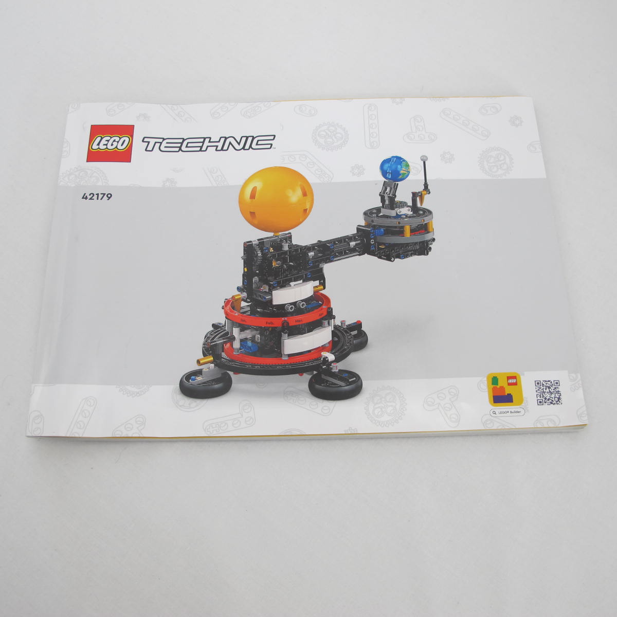 Planet Earth and Moon in Orbit. Complete with instructions and box