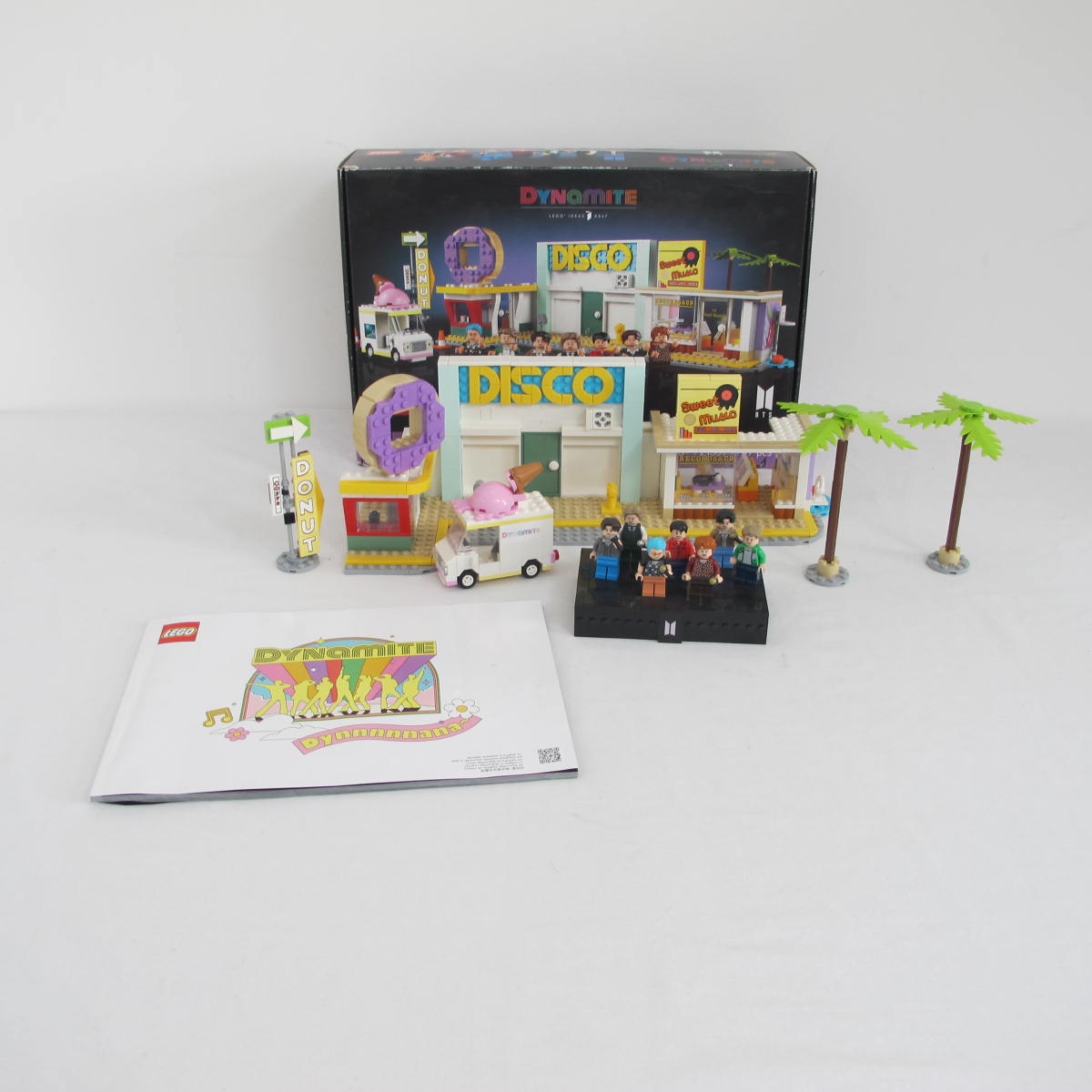 BTS Dynamite. Complete with instructions and box