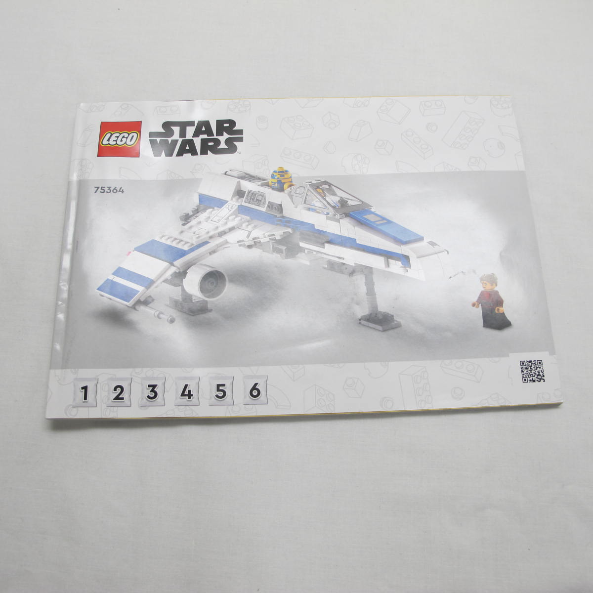 New Republic E-Wing vs. Shin Hati's Starfighter. Incomplete with instructions, no box