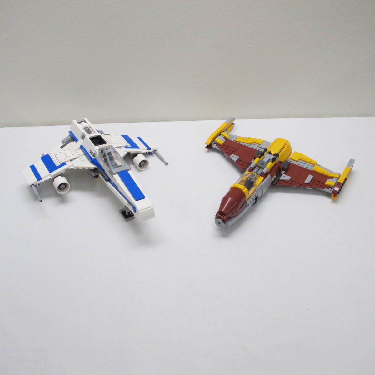 New Republic E-Wing vs. Shin Hati's Starfighter. Incomplete with instructions, no box