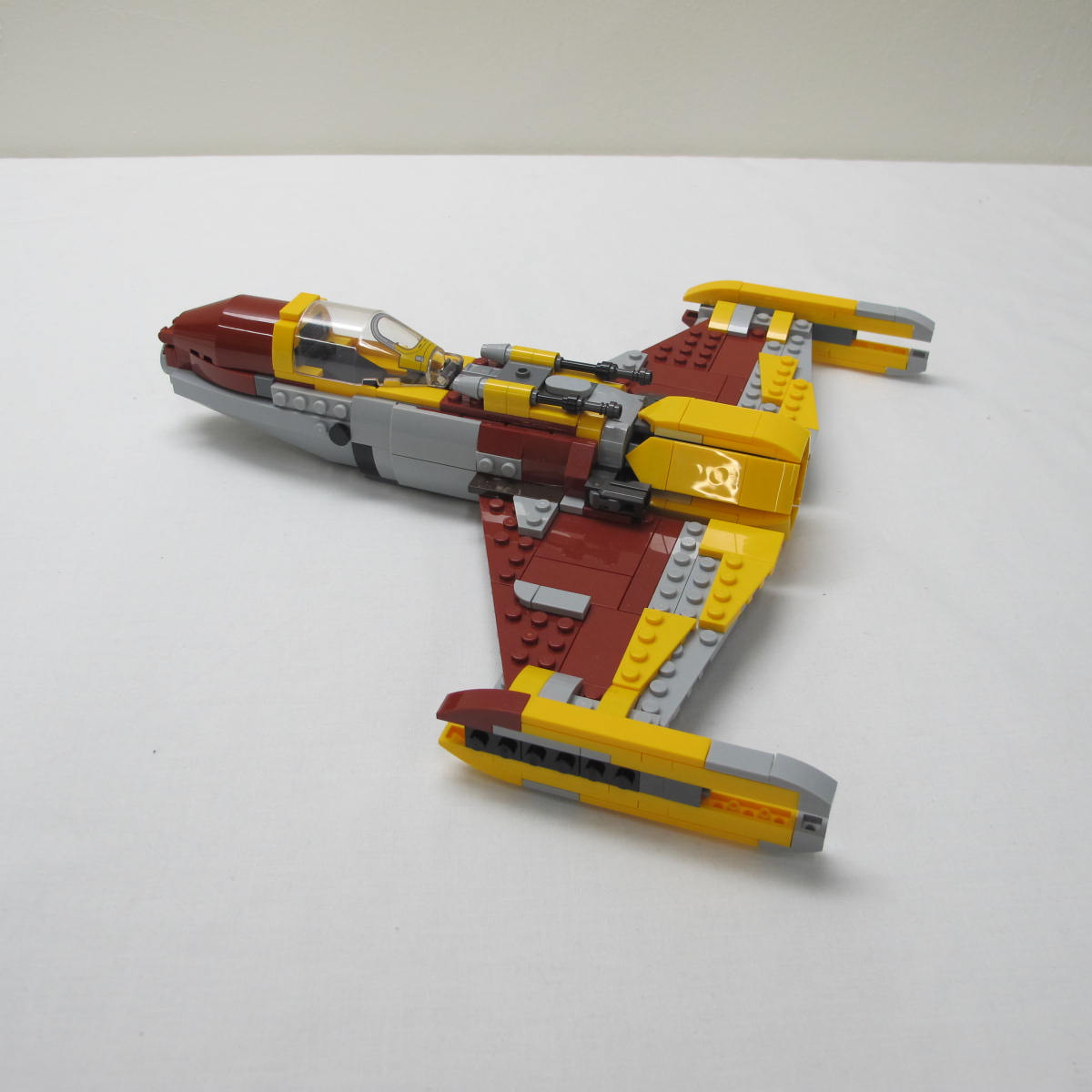 New Republic E-Wing vs. Shin Hati's Starfighter. Incomplete with instructions, no box
