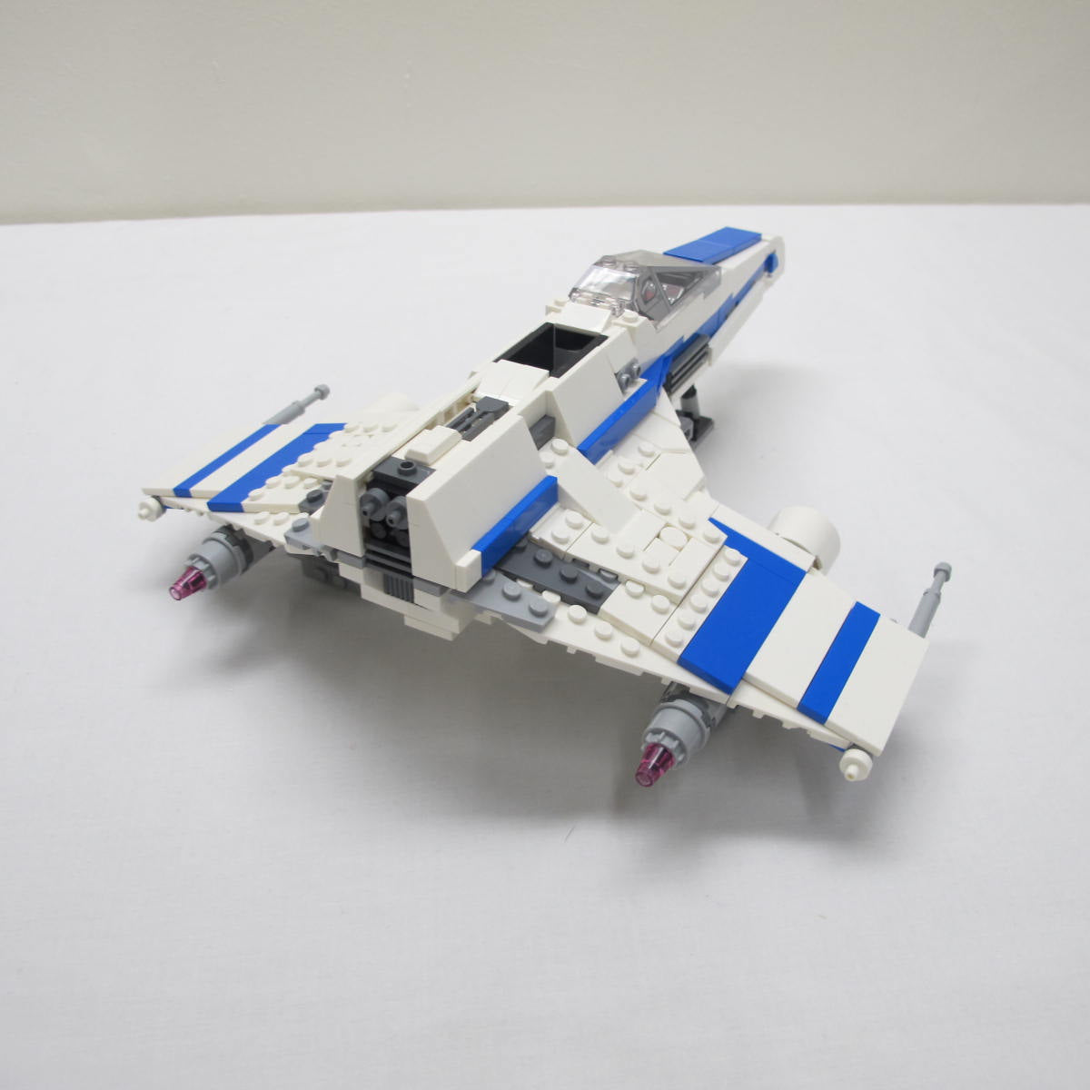 New Republic E-Wing vs. Shin Hati's Starfighter. Incomplete with instructions, no box