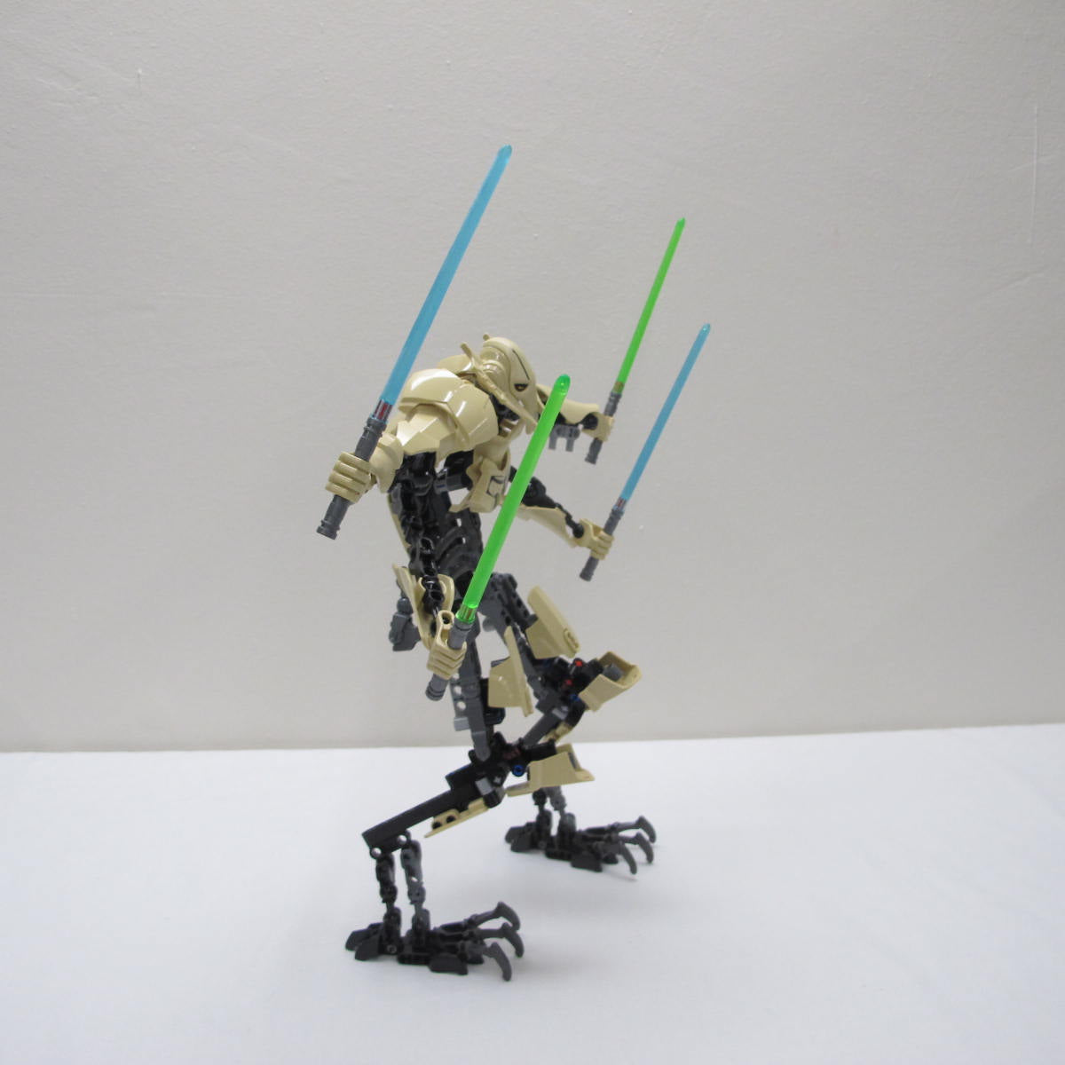 General Grievous. Complete with instructions, no box