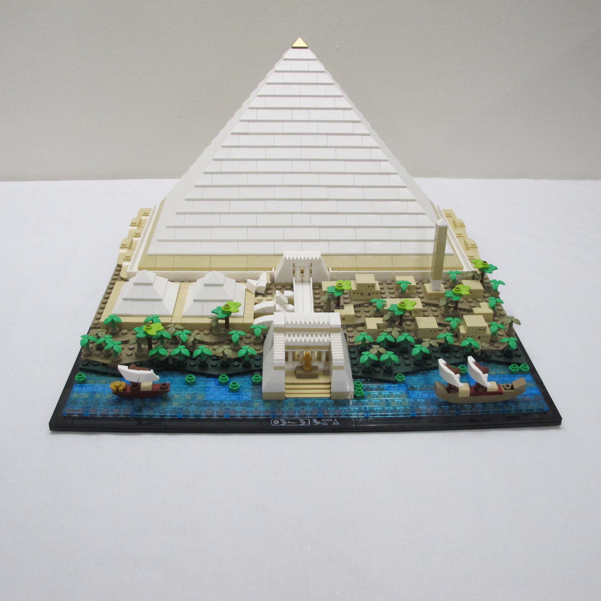 The Great Pyramid of Giza. Complete without instructions and box