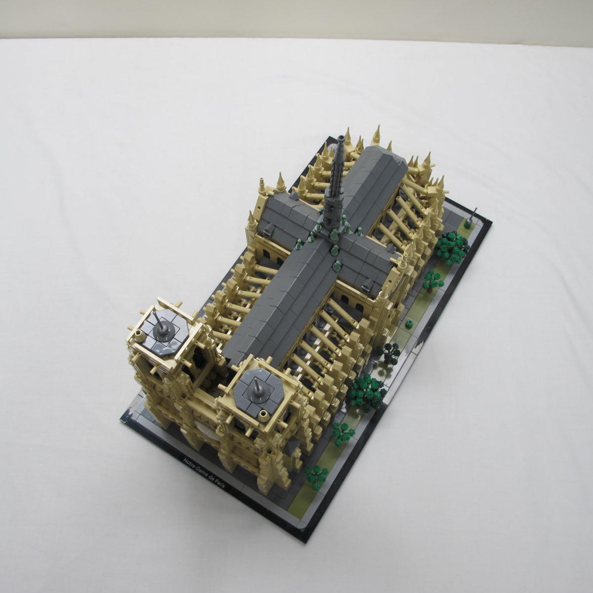 Notre-Dame de Paris. Complete without instructions and box