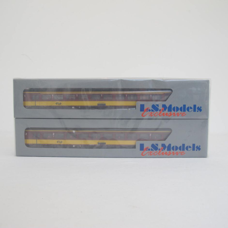 NS ICR carriage A10 Benelux 1st class and ICR Benelux B, red/yellow, 2nd class