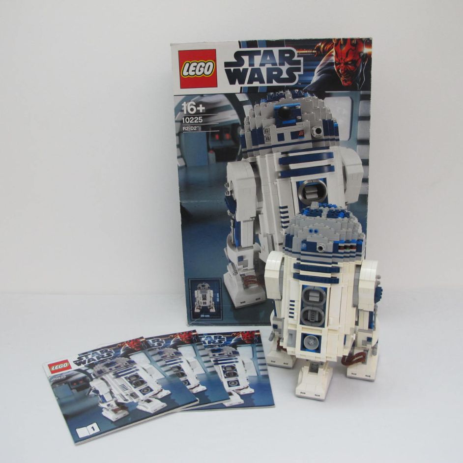 R2-D2 - UCS. Complete with instructions and box