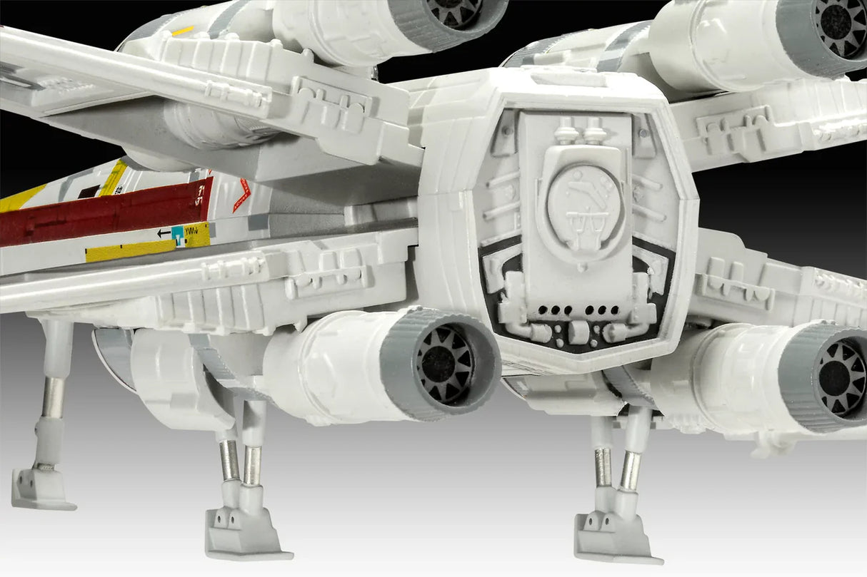 Carson Teva's X-Wing Fighter: The Mandalorian