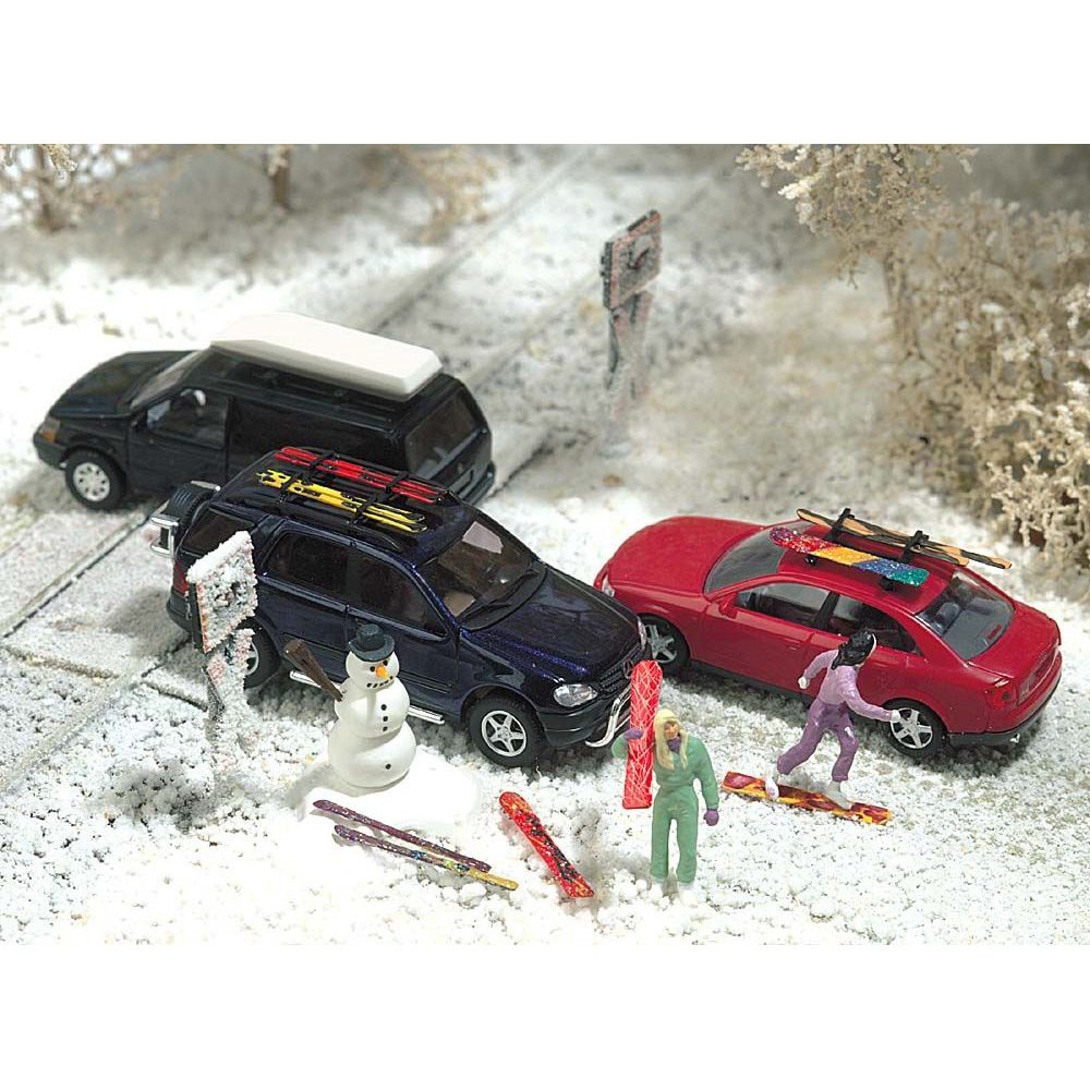 Winter Set - 4 Snowboards - 12 Skis - Roof Rack - Roof Box - Snowman