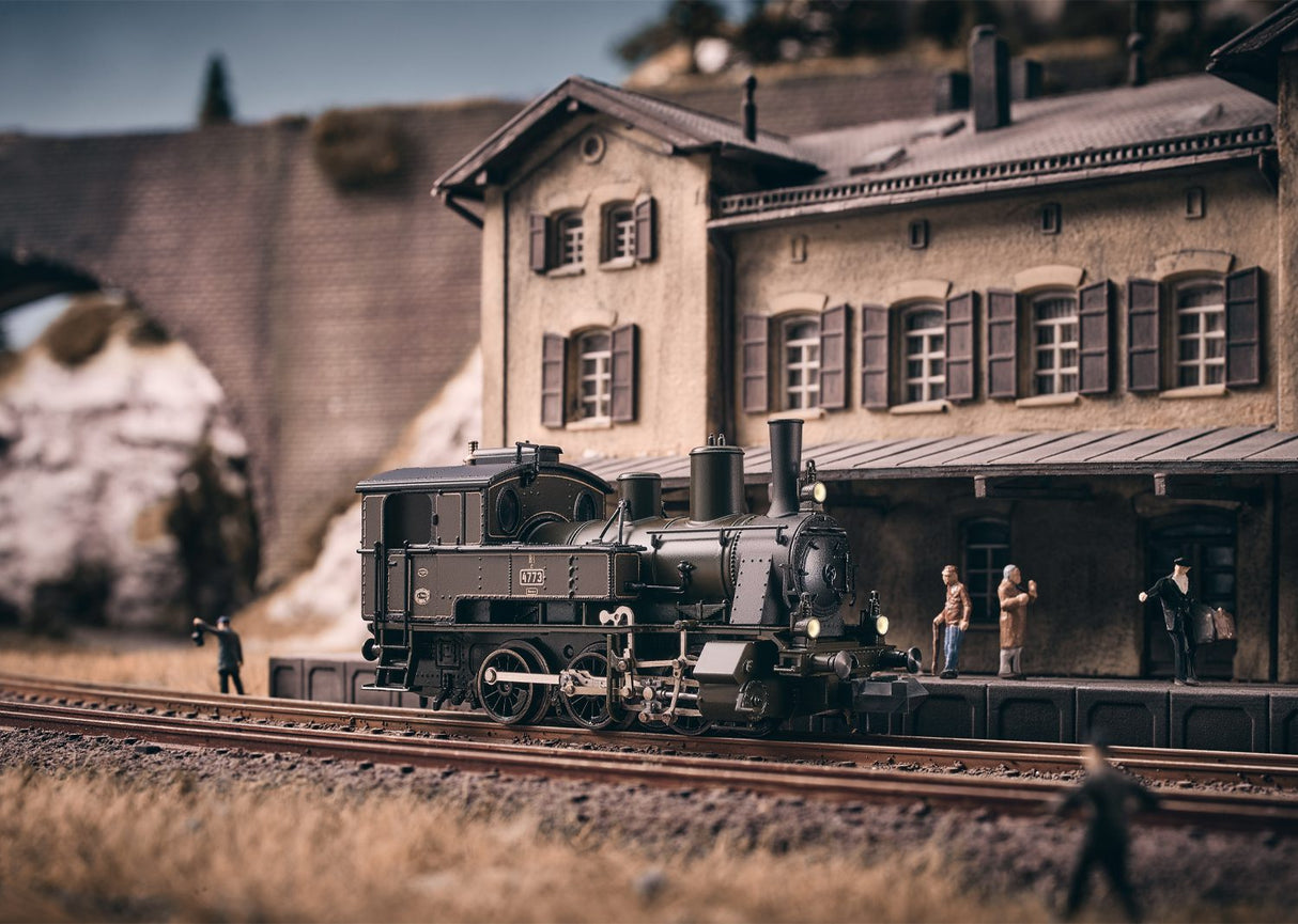 Class R 3/3 Steam Locomotive