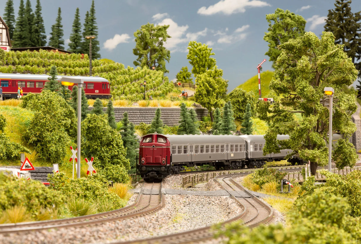Laser-Cut Decoration Set "Right and Left of the Tracks"