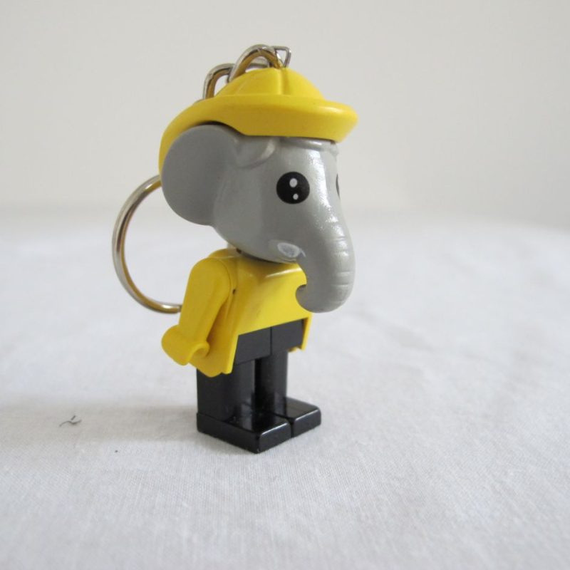 Keychain elefant with yellow shirt and hat