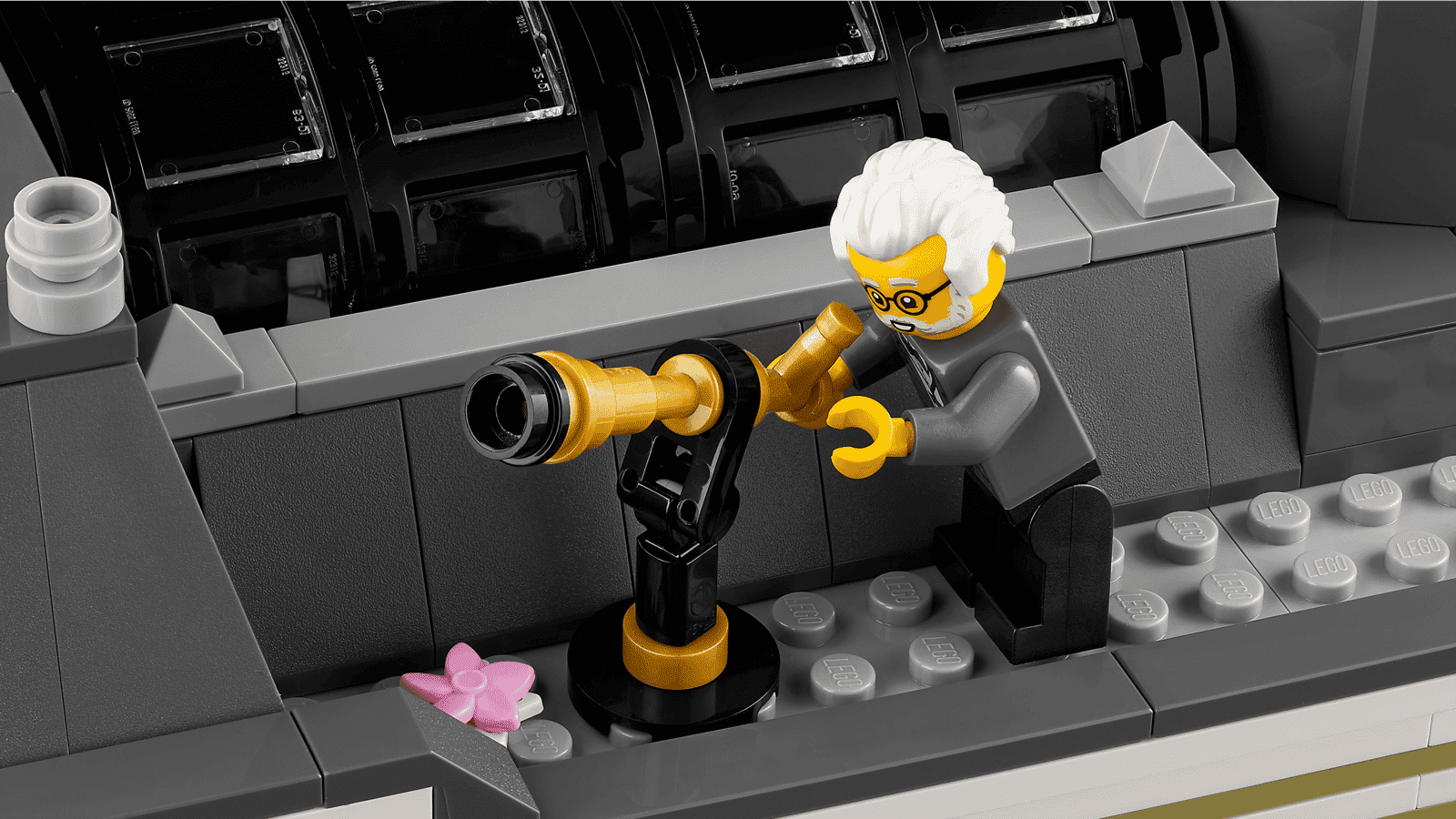 LEGO Icons Natural History Museum 10326