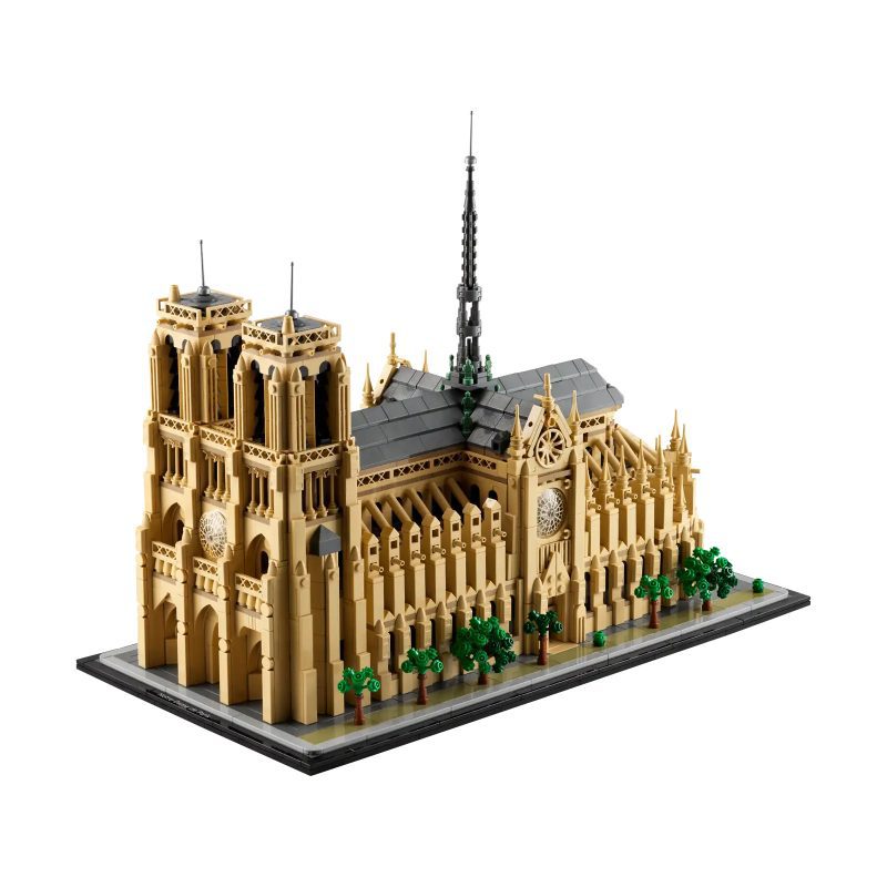 LEGO Architecture 21061 - Notre-Dame de Paris exterior view