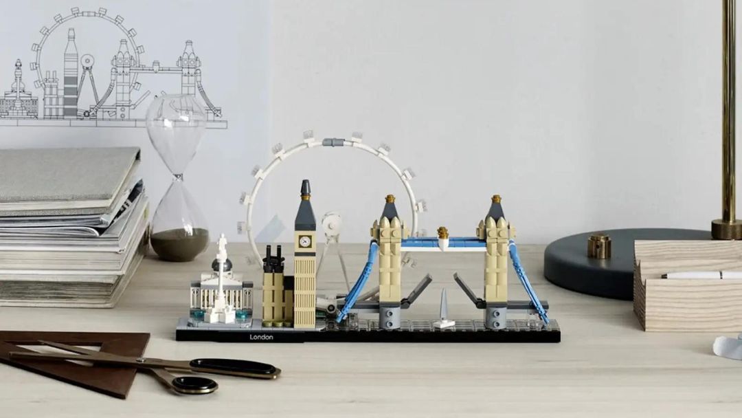 LEGO 21034 London displayed on a desk