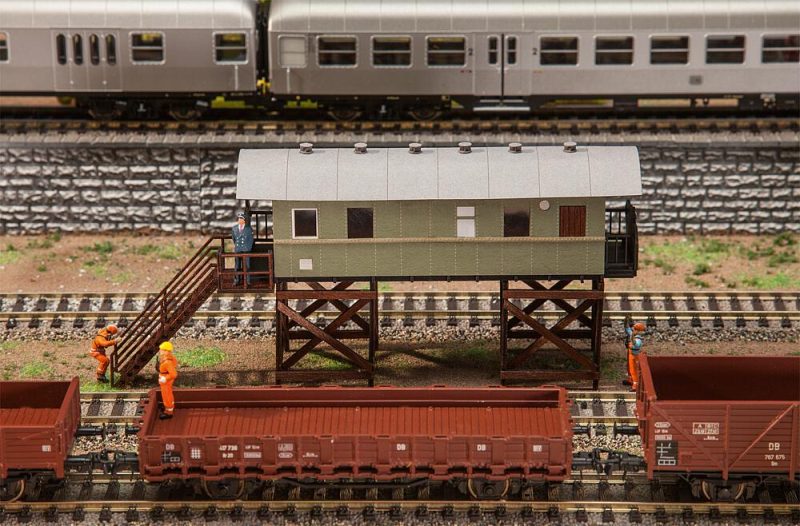 Temporary signal box