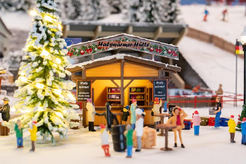 2 Christmas market stalls with moving figures - Image 2