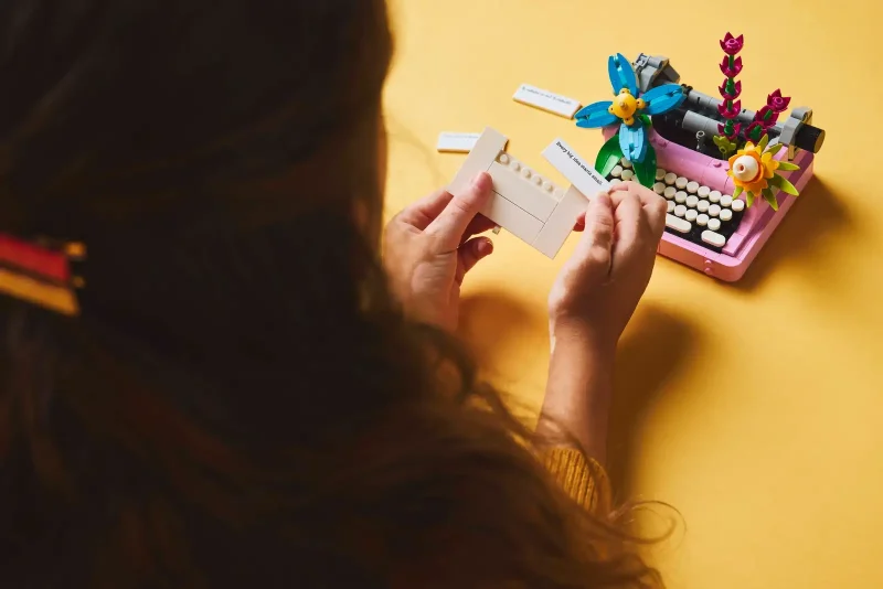 LEGO Creator 3in1 31169 Typewriter with Flowers