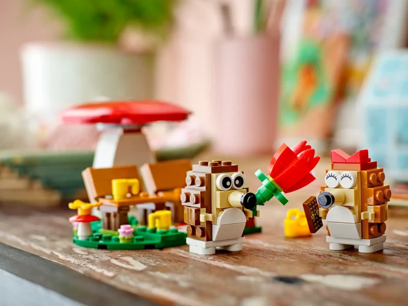 LEGO Valentine's Day 40711 Hedgehog Picnic Date