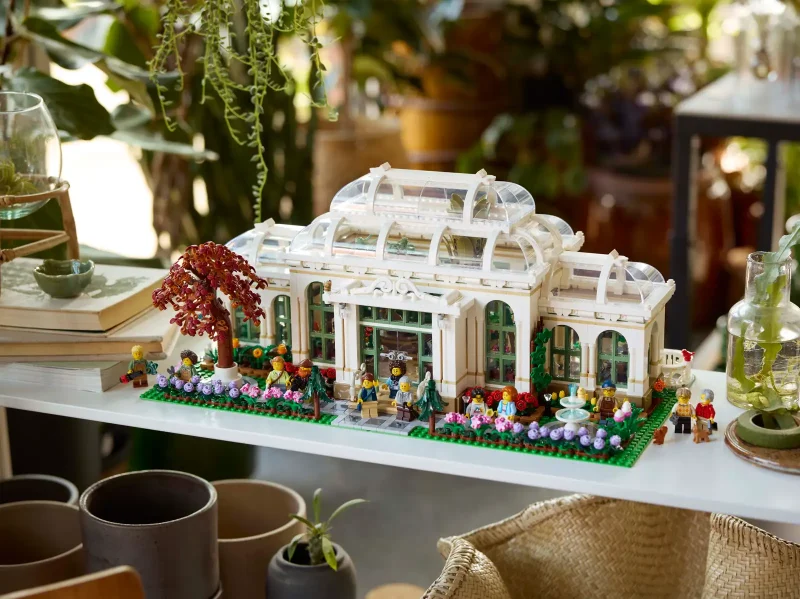 LEGO Ideas 21353 The Botanical Garden