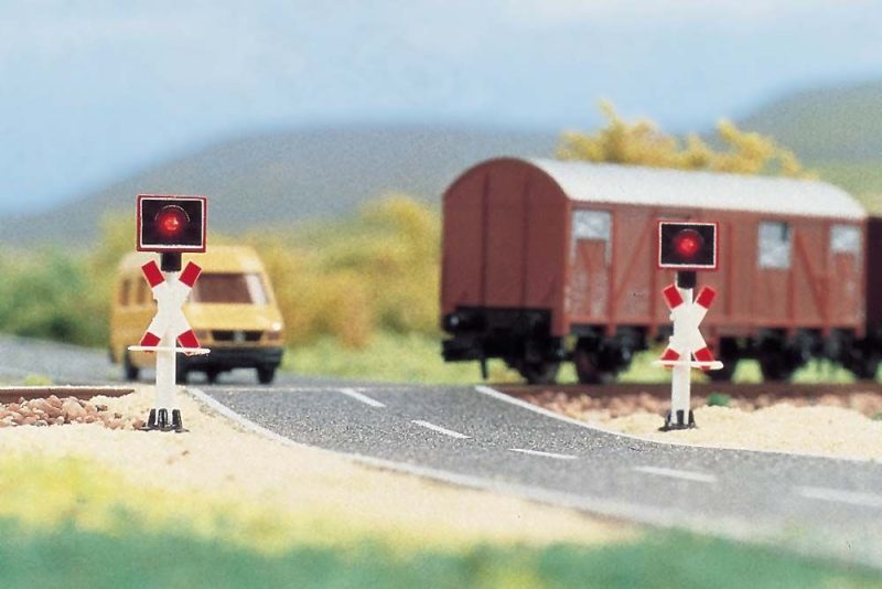 Flashing lights for level crossing