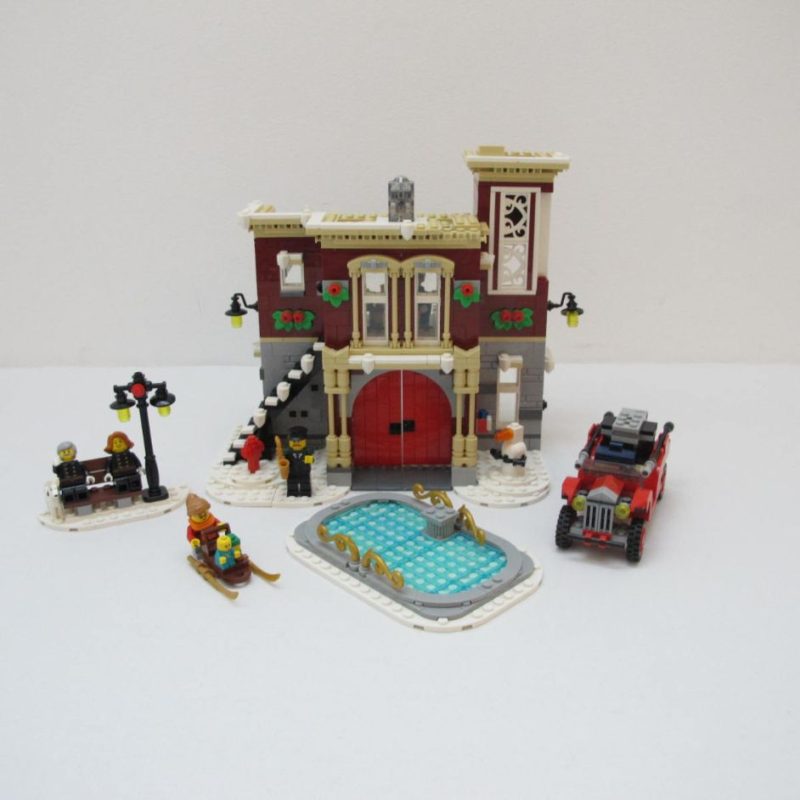 Winter Village Fire Station. Incomplete with instructions book 1, no box and no book 2 - Image 4