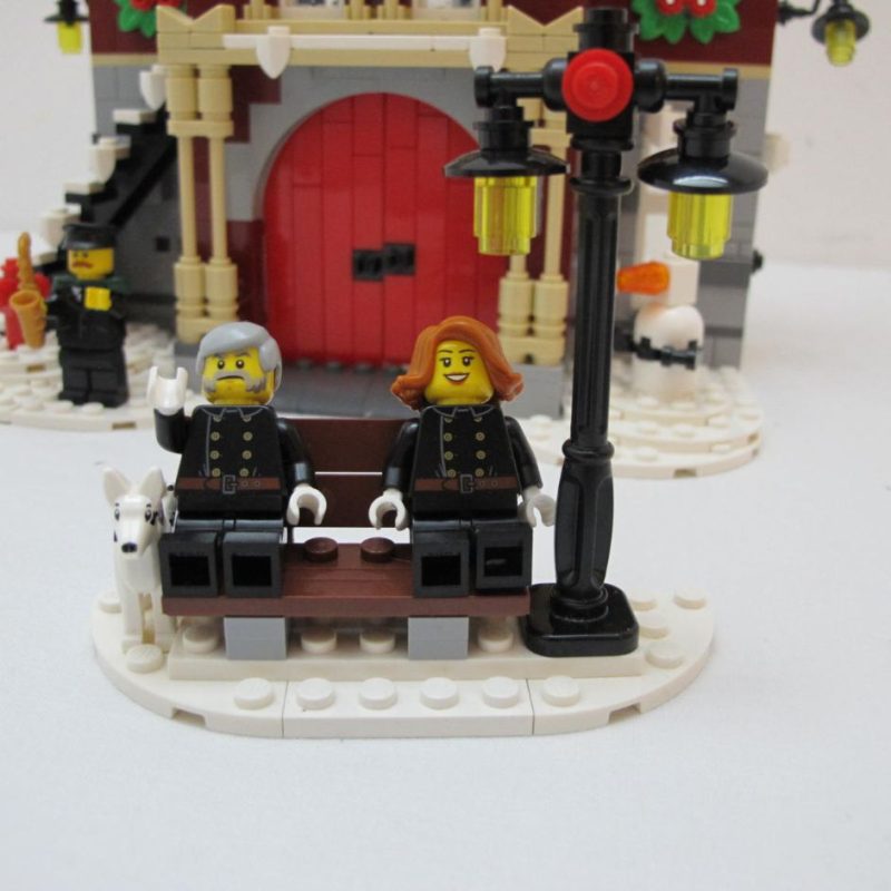 Winter Village Fire Station. Incomplete with instructions book 1, no box and no book 2 - Image 10