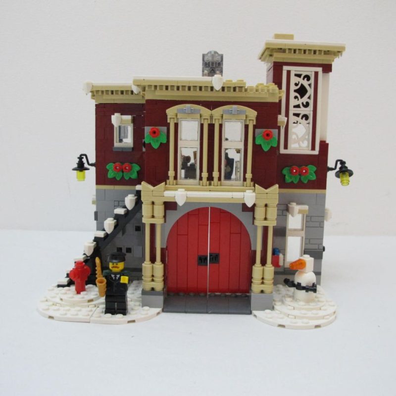 Winter Village Fire Station. Incomplete with instructions book 1, no box and no book 2 - Image 12