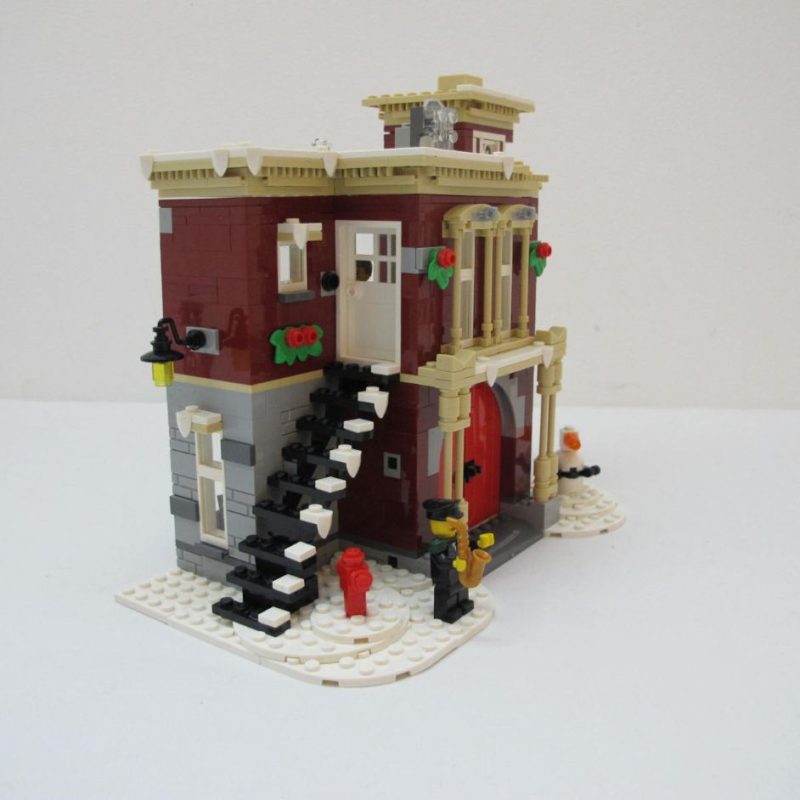 Winter Village Fire Station. Incomplete with instructions book 1, no box and no book 2 - Image 13