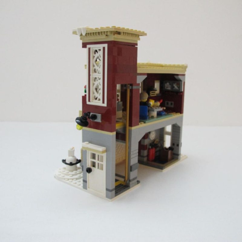 Winter Village Fire Station. Incomplete with instructions book 1, no box and no book 2 - Image 16