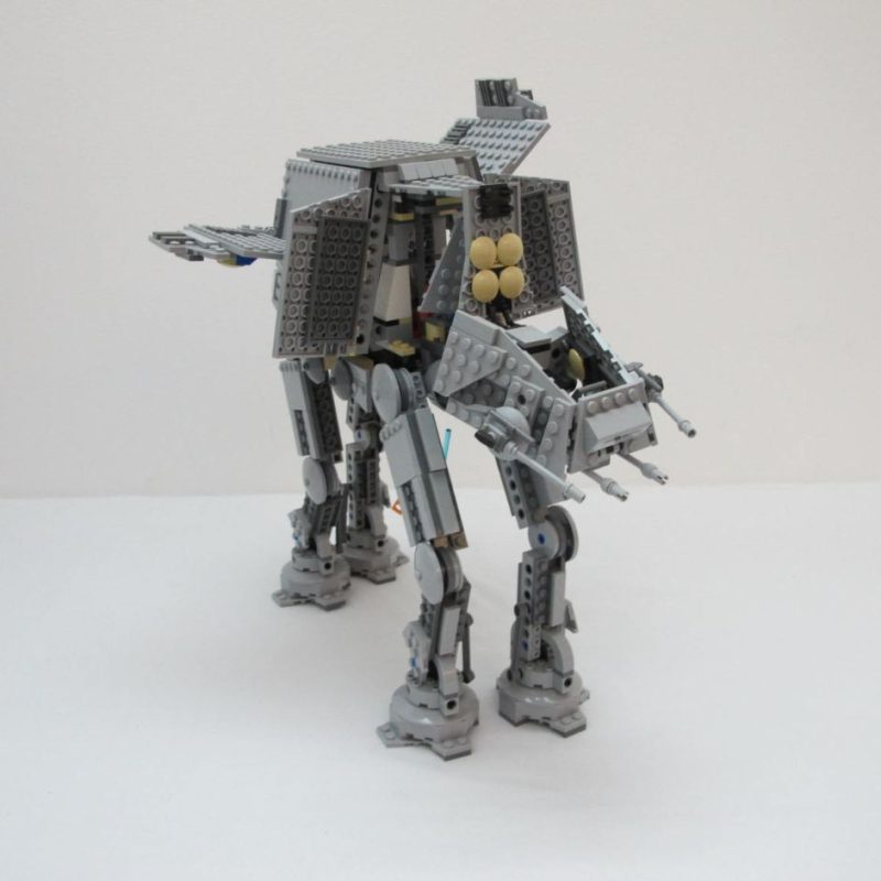 AT-AT Walker. Complete with instructions and box - Image 13